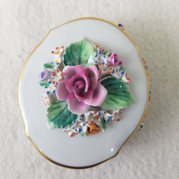 Porcelain Box Vintage Oval‎ Lid raised painted Floral motif Portugal white - Picture 6 of 9